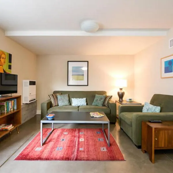 Oakland में, होटल Modern & Open 2BR in Rockridge, Highly Walkable on Oakland Berkeley Border
