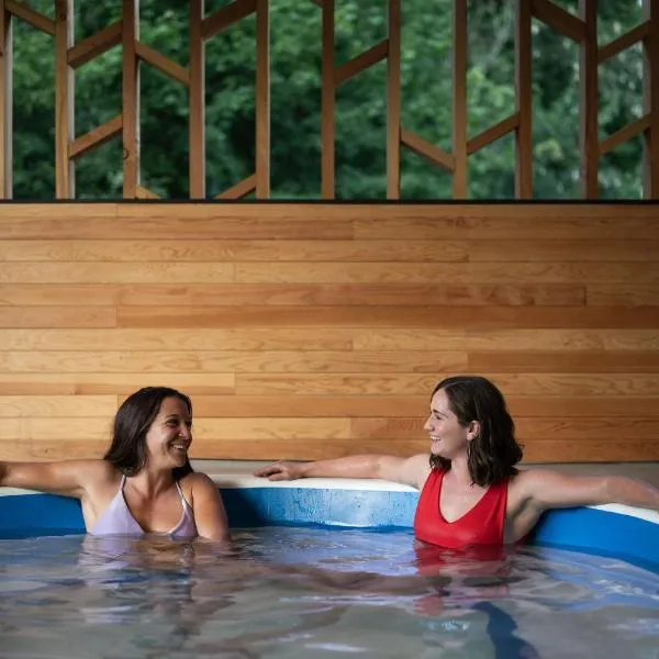 Gravity Haus Revelstoke, hotel v mestu Revelstoke