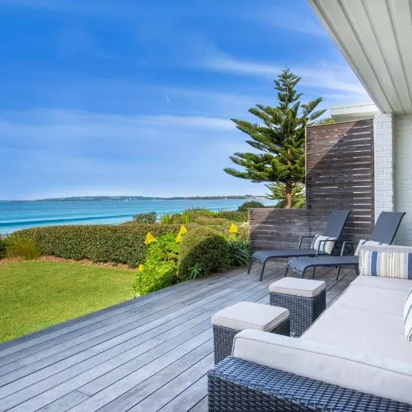 Azure Absolute Beachfront I Pet Friendly, hotel in Callala Beach