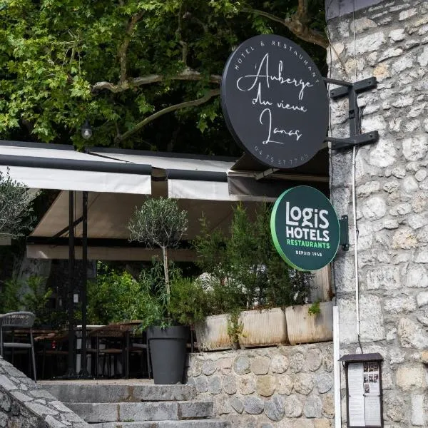 Auberge du Vieux Lanas Logis Hotel Restaurant，位于Lanas的酒店