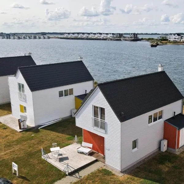 Ferienhaus Lieblingsplatz by Seeblick Ferien ORO, direkte Wasserlage,Sauna,Kamin, hotel en Olpenitz