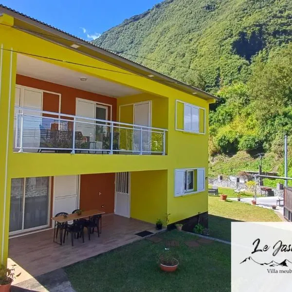 Meublé de tourisme " Le Jasmin Étoilé"- Hell-Bourg - SALAZIE、サラジーのホテル