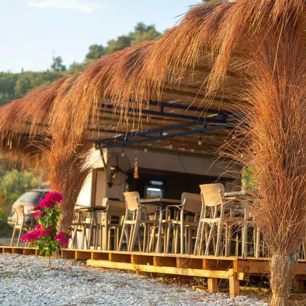 Blue Camping in Borsh, Vlorë, hotel v destinaci Borsh