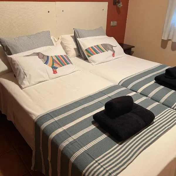 HOSTAL TREVELEZ, hôtel à El Ejido