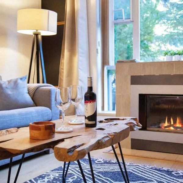 Glacier Lodge Premiere Suite, khách sạn ở Whistler