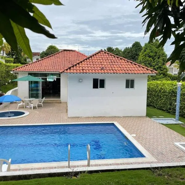 Acogedora casa de descanso con piscina privada, ξενοδοχείο σε Melgar