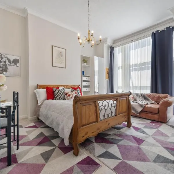 Modern Studio Apartment, hotel in London
