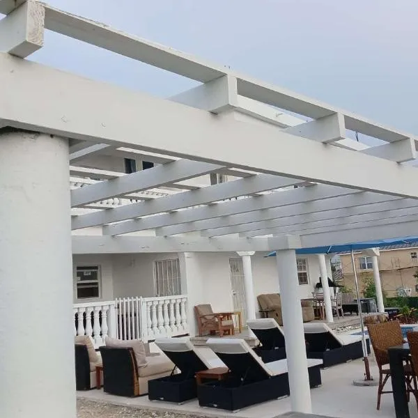 New condo with sea view 1, hotel v destinaci Wheeland Settlement