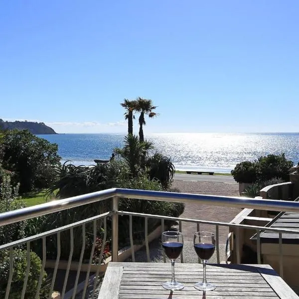 Waiheke Island - Onetangi Beachfront Apartments, hotel in Onetangi