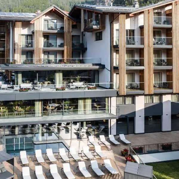 Ciampedie Luxury Alpine Spa Hotel, hotel u gradu Vigo di Fasa