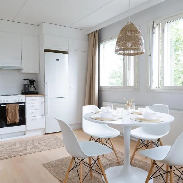 Stylish 66m2 apartment with private sauna and balcony, hotel in Helsinki