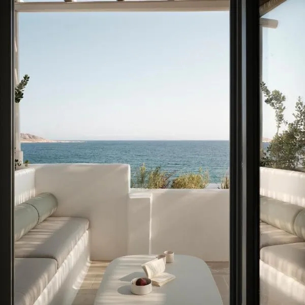 Akria Seaside Suites, hótel í Náousa