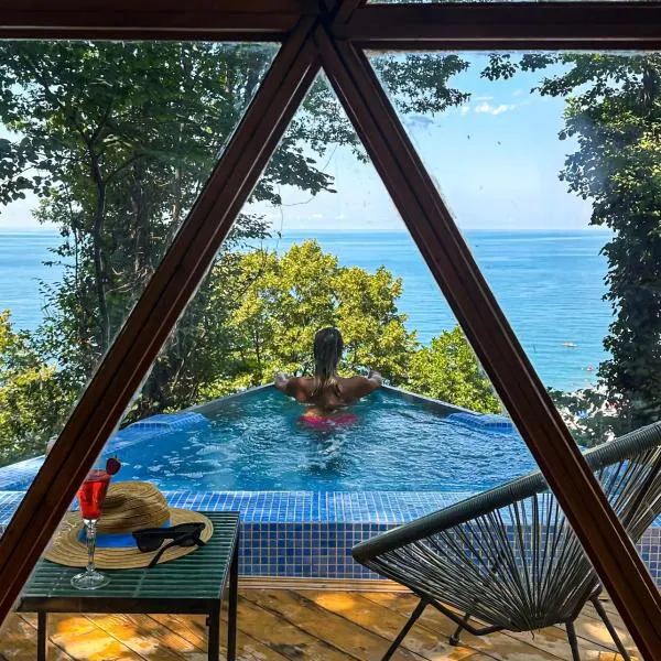 Glamping Martini Kvariati with pool, hotel in Batumi