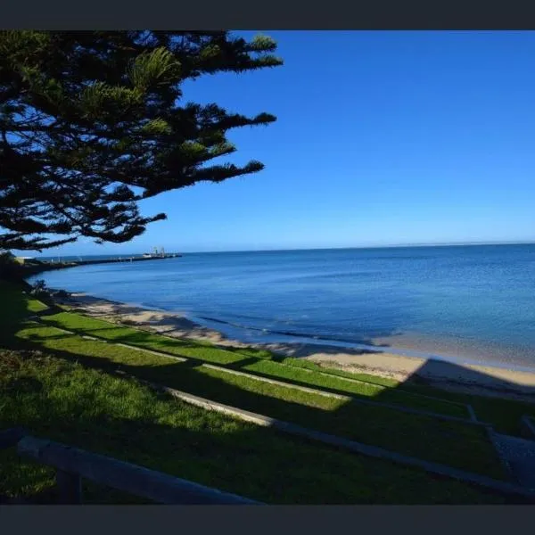 Beach Lodge on Seaside-Summer Sale is now on in Esplanade and Buller St Kingscote, Hotel in Kingscote
