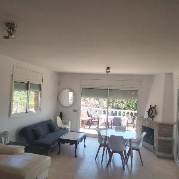 CAN TRULLEN CHALET CALAFELL, hotel v destinaci Calafell