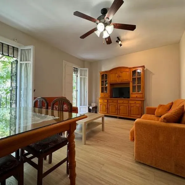 Apartamento en San Bernardo, el barrio torero, hotel in Seville