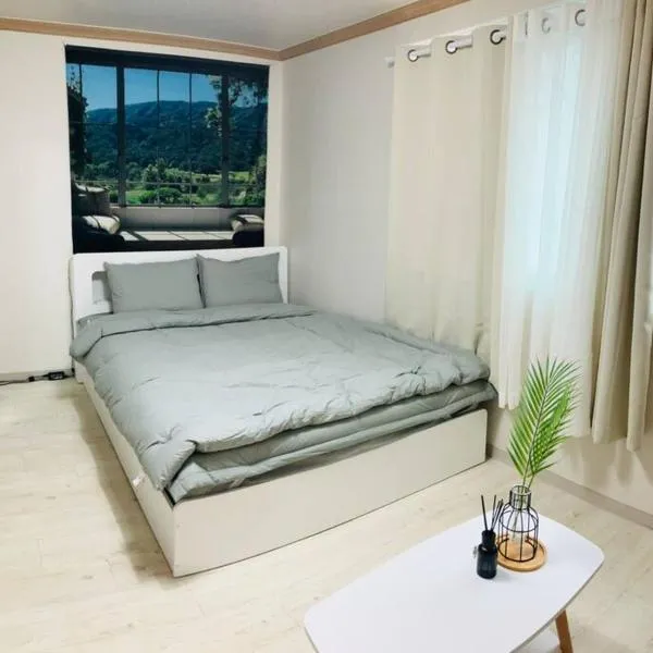 1 min from Sadang Station line 2 & 4, hotel v Soulu