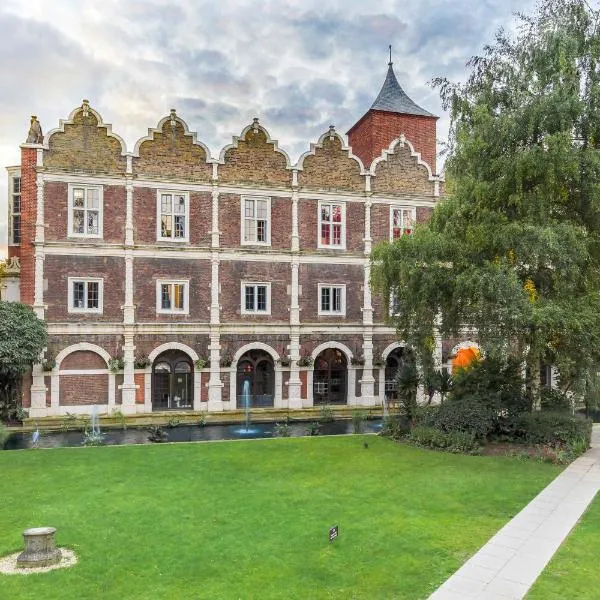 Safestay London Kensington Holland Park, hotel in London