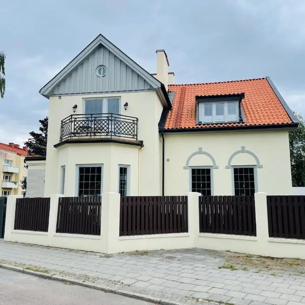Villa i Fridhem centralt i Malmö, ξενοδοχείο σε Μάλμε