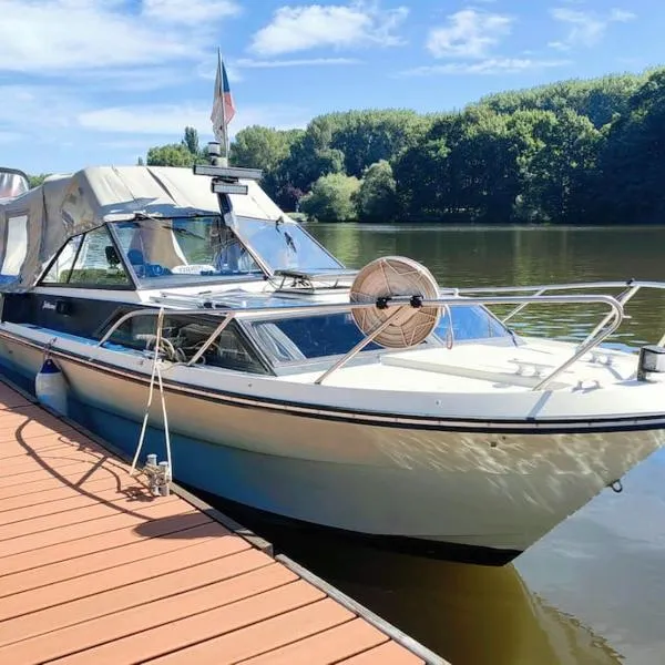 Wake Port Boat, ubytování na lodi, hotel v Brandýse nad Labem - Staré Boleslavi