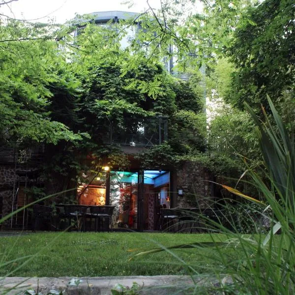 LA MAISON DE ROBINSON, Hotel in Le Plessis-Robinson