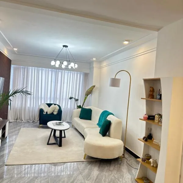Elegant spacious two bedroom apartment-Swimming pool included，位于内罗毕的酒店