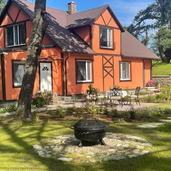 More Holiday Cottage M, 85 meters to the beach with large garden, hotel v destinaci Bigauņciems