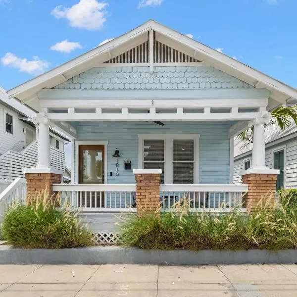 NEW! Casa Fuente - Beautifully Renovated Ybor Bungalow, Steps to 7th Ave, hotel in Tampa