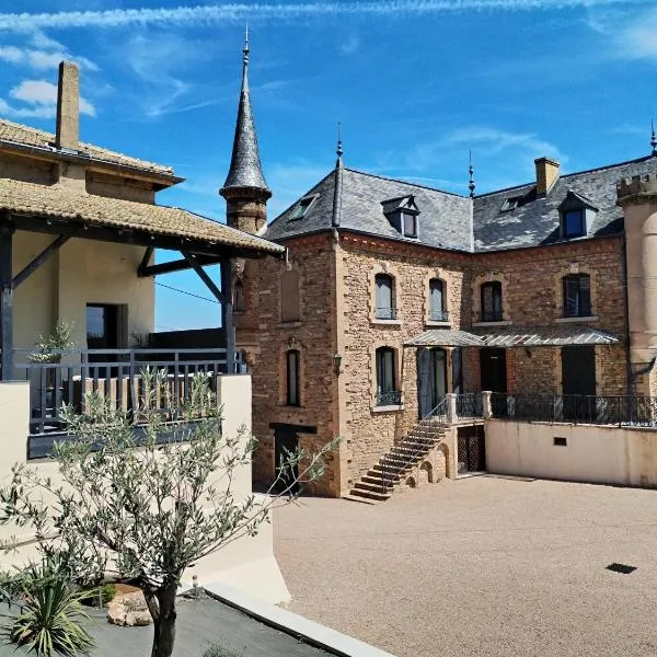Le petit Château de Sathonat - Horizon Paradis, hotel in Saint-Amour-Bellevue