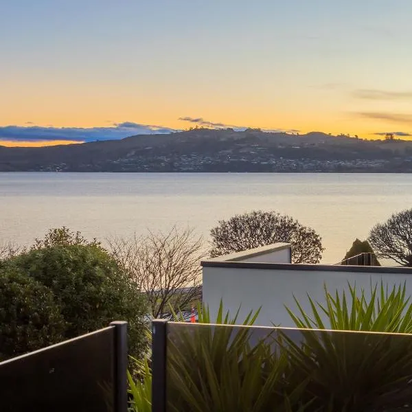 Gather Taupo - Lakeview - Spa Pool, ξενοδοχείο σε Taupo