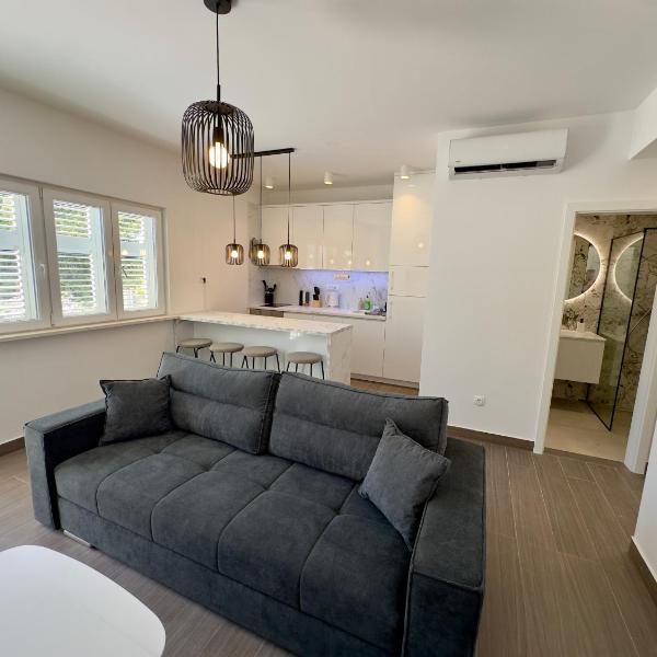 Villa Jolanda Beachside Residence