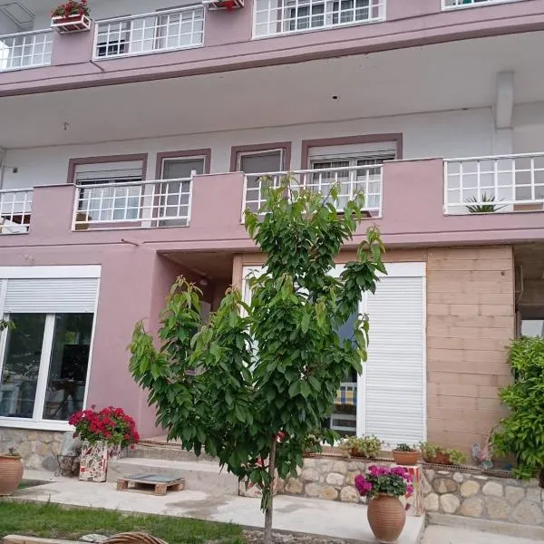 DOM RASPALOZEN NI DALEKO OT MORE I PRIRODi, hotel en Kriopigi