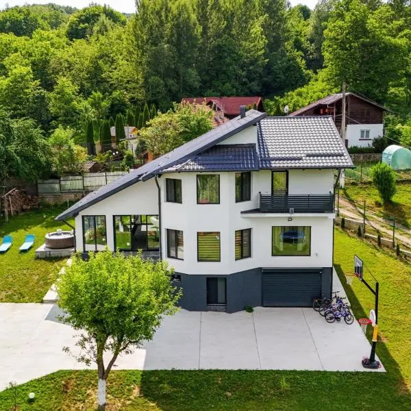 Vila MOON, hotel in Bezdead