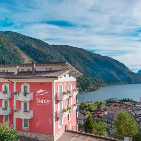 Hotel Londra Slow Living Molveno, hotel v destinaci Molveno