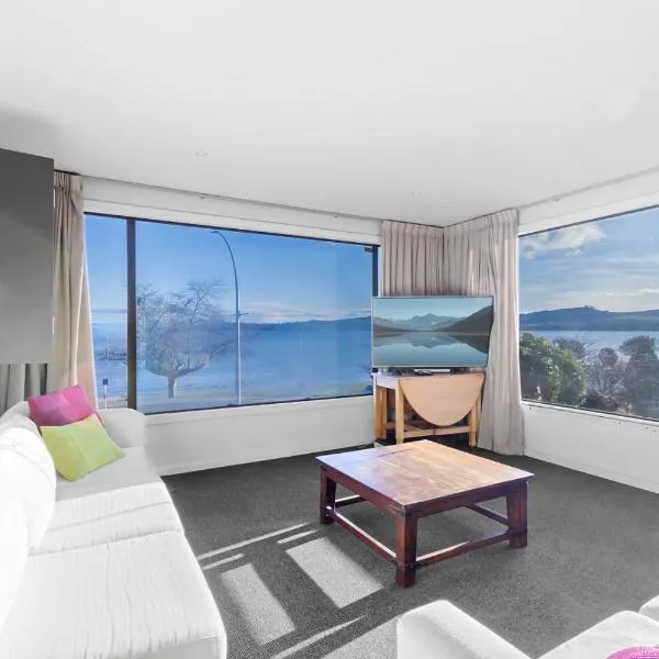 Gather Taupo - Lakefront Homes - Spa Pool, hôtel à Taupo