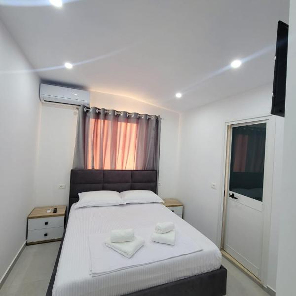 CACA Hotel, Rinas