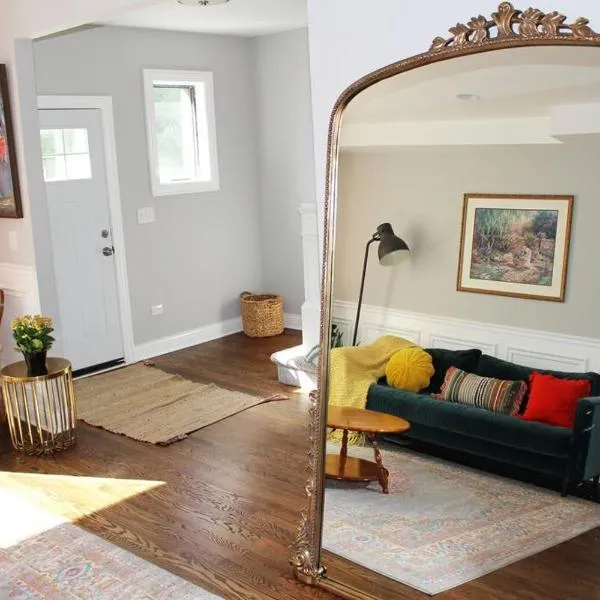 BOUTIQUE GARDEN HOUSE CHICAGO 3-STORY sleeps 12, hôtel à Chicago