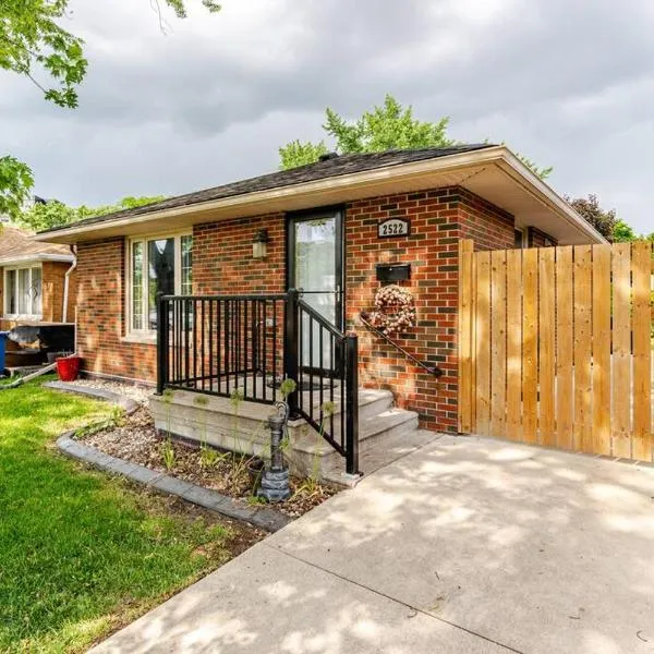 Full house - 5 bed, 2 bath, hotel in Windsor