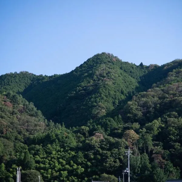 旅館依山盡イサンジン，位于真庭市的酒店