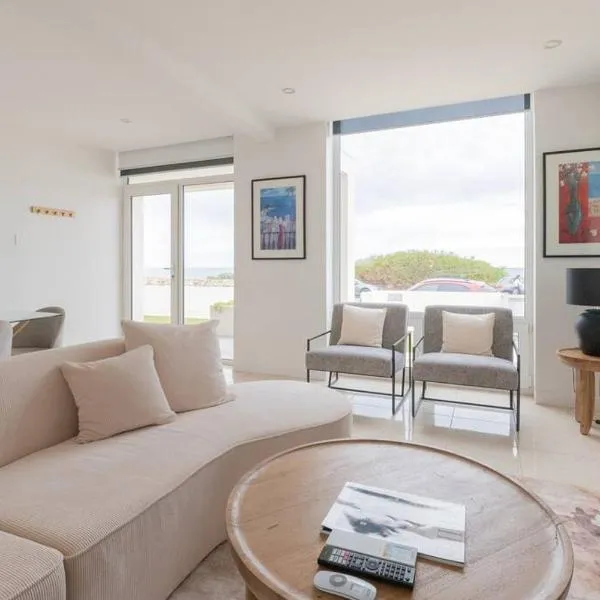 Sunset Sands on Esplanade By Host Solutions، فندق في West Beach