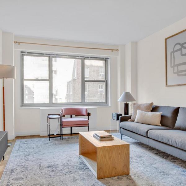 Midtown 1BR w Gym Doorman nr Grand Central NYC-745, Нью-Йорк