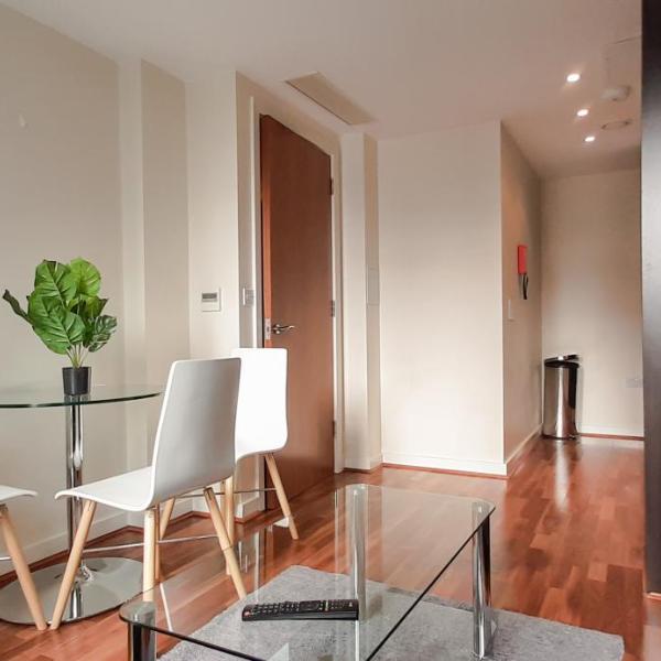 MySquare Moorgate One Bedroom Apartment near lamb's Passage, London