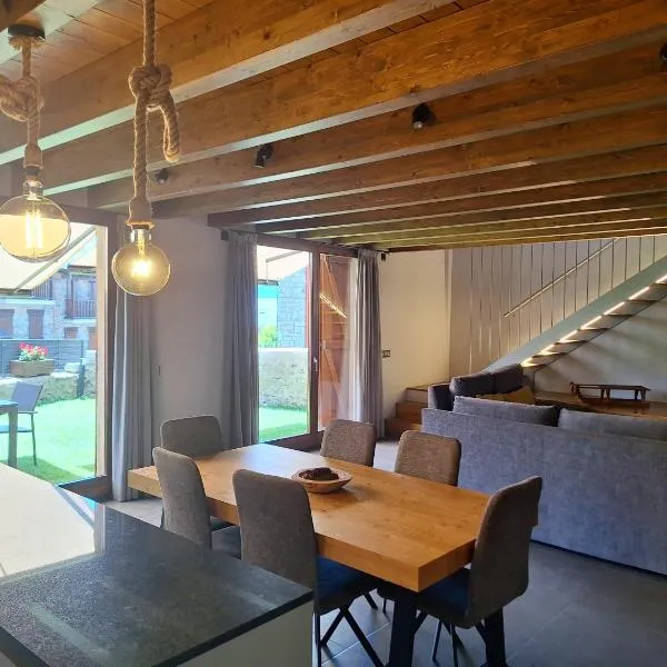 Apartament "Enclau" Turismo Rural Cal Rialla, hotel in Llivia