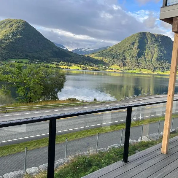 Husslåttene apartments with terrace, hotel en Skei