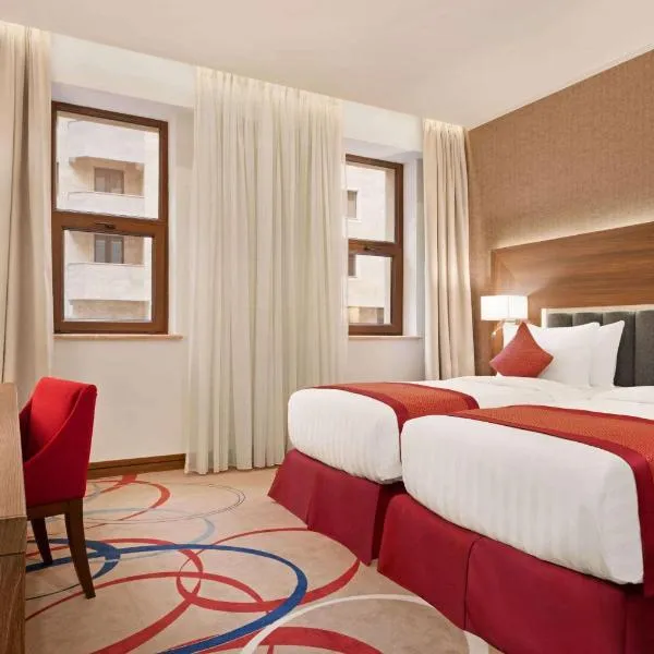 Ramada Hotel & Suites by Wyndham Yerevan，葉瑞文的飯店