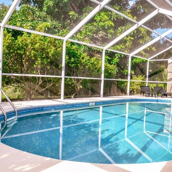 Fort Myers में, होटल Hidden Gem with Heated Pool - Perfect for Family Getaway - Pet-friendly