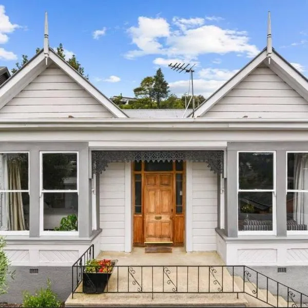 Dunedin delight - sunny, stylish villa, hotel in Dunedin