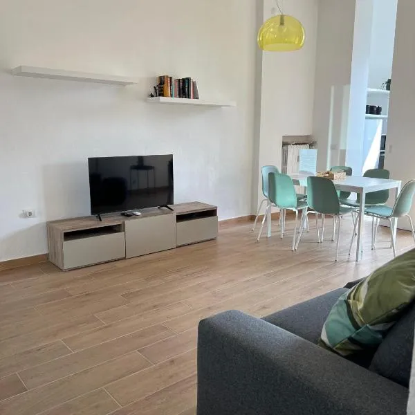 New Apartment with balcony, Isola Bosco Verticale, hotel in Milan