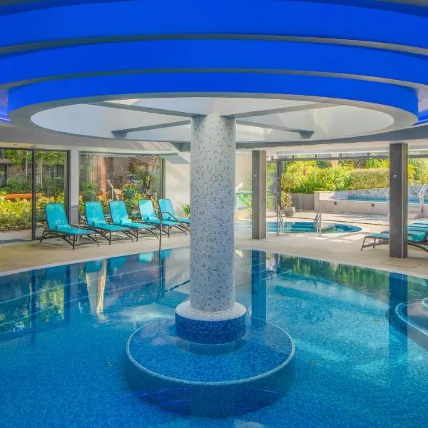 Sungarden Wellness Hotel Siófok、シオーフォクのホテル