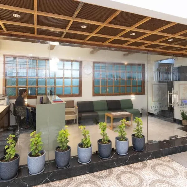 The Lake Palm Hotel, hotel in Kolkata